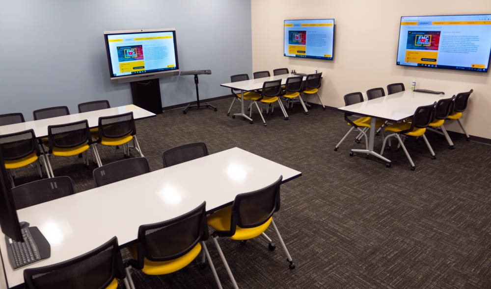 Faculty Multimedia Center Training Room with tables